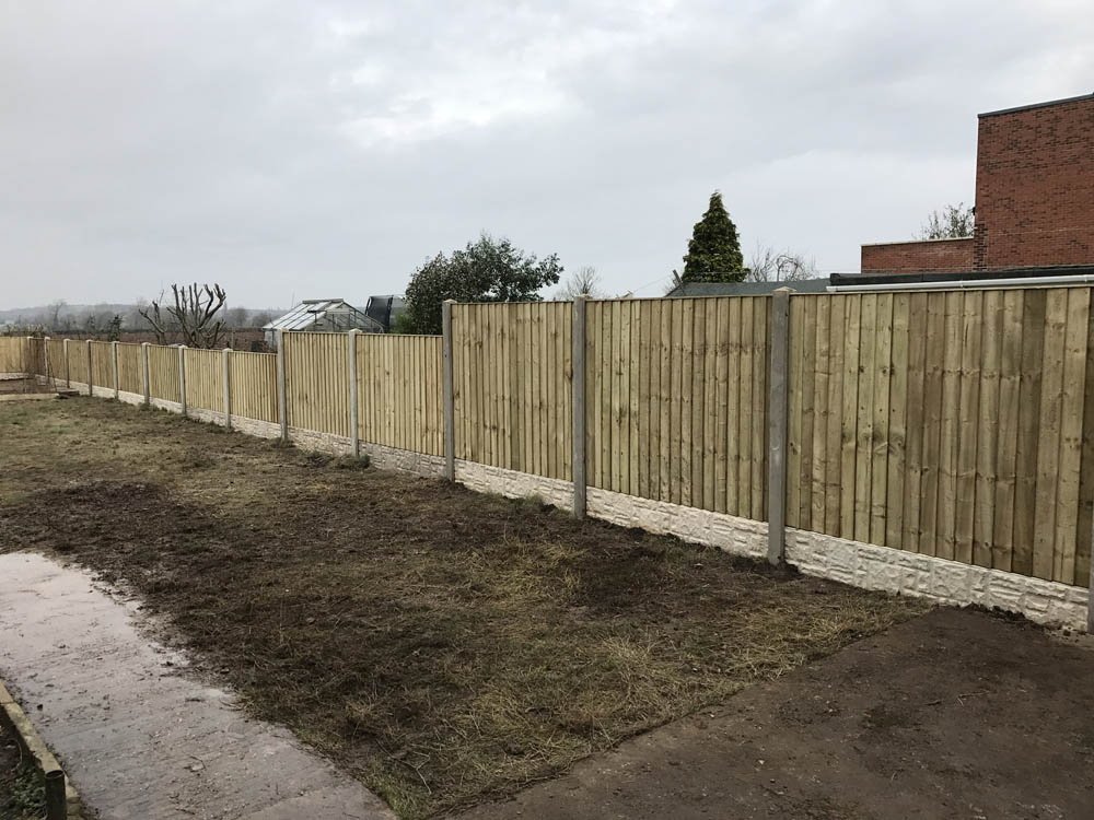 Fencing Worksop / Joiners Worksop - UPVC Plastic and Wooden Fencing - Free Quotes and Guarantees
